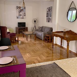 Spacious 2 Bedroom Apartment Downtown Athens - Explore Center By Foot