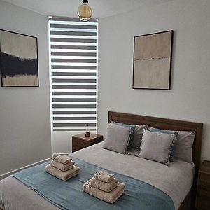 Tower Bridge Spacious King Bedroom With Extra Large Windows