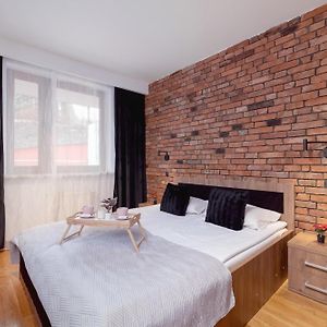 Industrial Apartment Fredry With Parking By Noclegi Renters