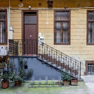 Kandallo Apartment