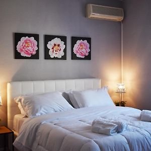 Fit Five Apartment
