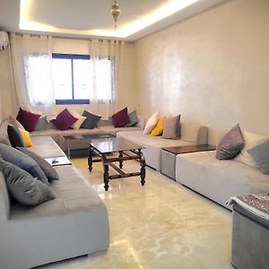 Appartement à 3 Chambres à Coucher