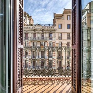 Perfectly Located 4Bed 4Bath Apartment In Barcelona 1 2