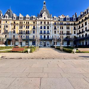 Appartement Bourgeois Avec Terrasse Et Vue Lac