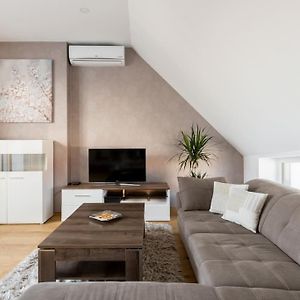 Appartement à 2 Chambres à Coucher