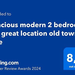 Spacious Modern 2 Bedroom Flat Great Location Old Town + Lake