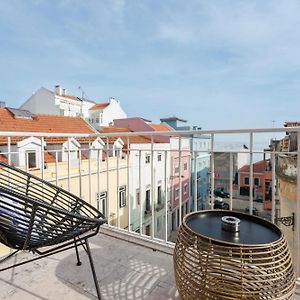 Cortes Apartment In Lisbon Historic Neighborhood