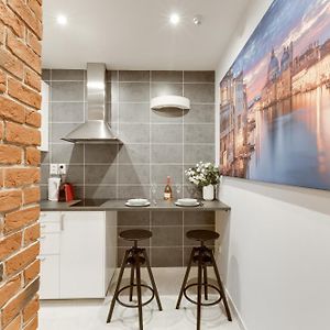 Appartement à 2 Chambres à Coucher