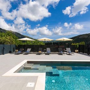Villa avec Piscine à 3 Chambres à Coucher