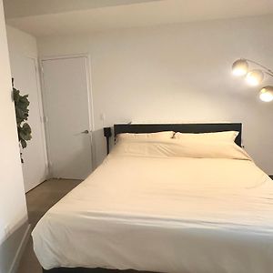 Exquisite Urban Oasis: Luxury 1 Bedroom Retreat In Downtown Manhattan