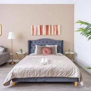 Spacious Vintage Apartment For 12Ppl