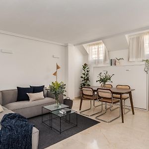 Appartement à 2 Chambres à Coucher