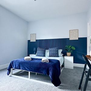 Stylish 3-Bedroom Home In Canterbury City-Centre - Superb Location!