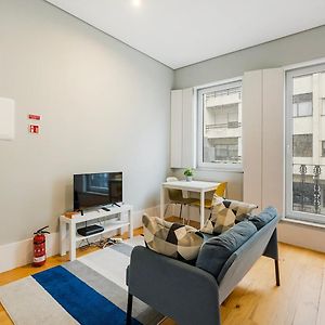 Studio Lit King-Size