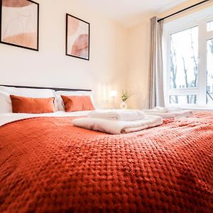 Bright And Well-Kept 2 Bed Flat! Russell Square