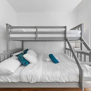 3 Bedroom Flat In Haymarket London Sleeps 14 Hy1