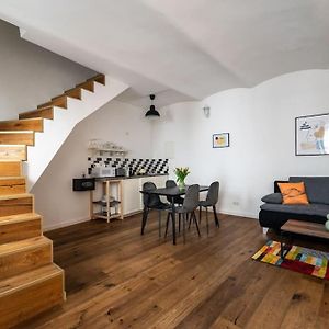 Neat 1Br Duplex By Metro And Center By Hm
