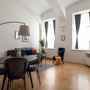 Pristine 1Br Steps From City By Hm