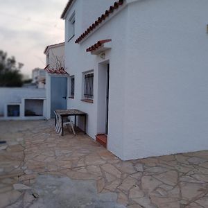 Casa En Roses Para 6 Personas Con 2 Habitaciones Y Piscina Comunitaria
