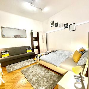 Small Cosy Apartment Near The Famous Westend City Center