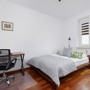 Unique Apartment Bialopradnicka With Balcony In Krakow By Noclegi Renters