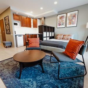New Modern Studio Apartment Next To The City Centre