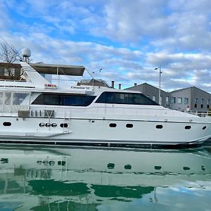 Yacht Aquamarina Vieux Port La Rochelle