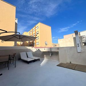 Modern Duplex Next To The Beach!