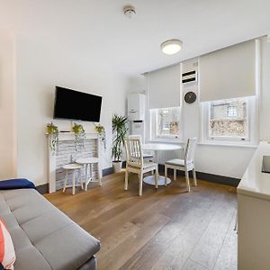 Modern One Bedroom In Fitzrovia, Central London
