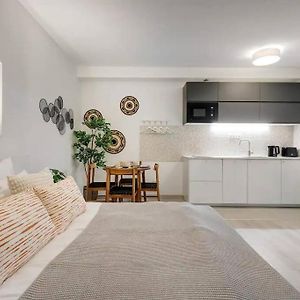 Terrace Vista-Modern 2Br Retreat