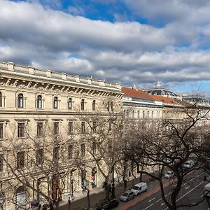 Andrassy Heritage Superior Apartment