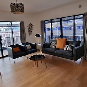 Bel Appartement Contemporain Avec Terrasse Climatisation Et Parking Payant En Option