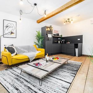 Loft Apartment - Near City Centre - Smart Tv- Wifi - Netfix - Parking - Top Rated - 2Nt