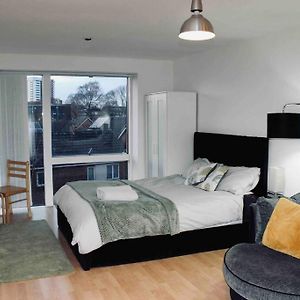 Modern City Central Studio Apt