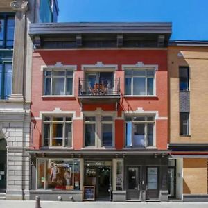 Le Gentleman // Downtown Spacious Condo