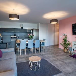 Aquarelles - Modern And Spacious