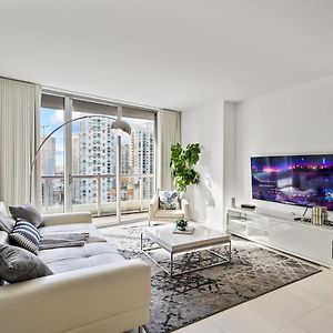 Modern High Rise One Bedroom At Icon Brickell