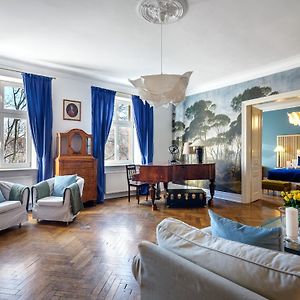 Chambre à 2 Chambres à Coucher