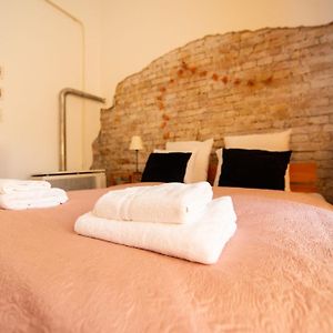 Ultra Central Cosy Ac Apartment