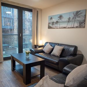 Discover Comfort And Style - Your Elegant Stay Offers A 2-Bedroom Haven With Free Secure Parking And Coffee!