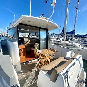 Une nuit insolite sur un bateau à La Rochelle