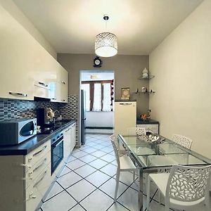 Appartement à 2 Chambres à Coucher