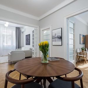 Appartement à 2 Chambres à Coucher