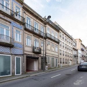 Fontainhas Flat: Balcony & Parking