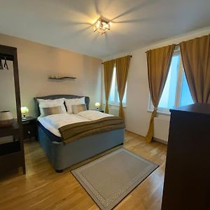Appartement à 2 Chambres à Coucher