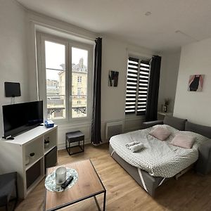 Studio Lit Queen-Size