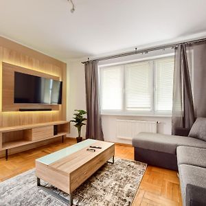 Appartement à 2 Chambres à Coucher