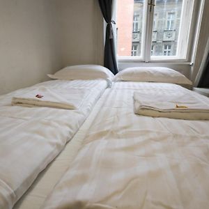 Pest-Port Apartment 4 Rooms For 16 Person