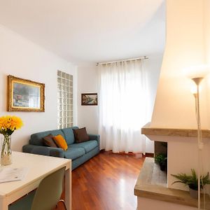 The Wall - Top Floor Apartment
