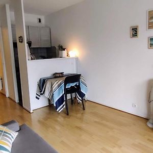 Studio Lit King-Size